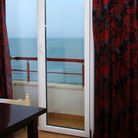 Edurres Beachfront 4 3* Дуррес